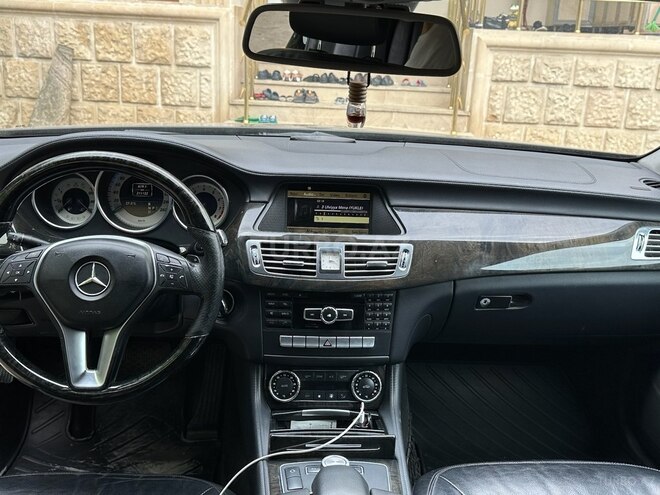 Mercedes CLS 350 2011, 211,000 km - 3.5 l - Yevlax