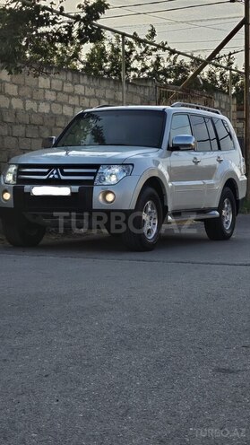 Mitsubishi Pajero-6