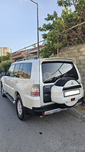 Mitsubishi Pajero-7