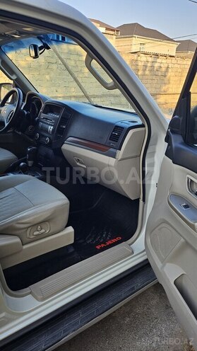 Mitsubishi Pajero-9