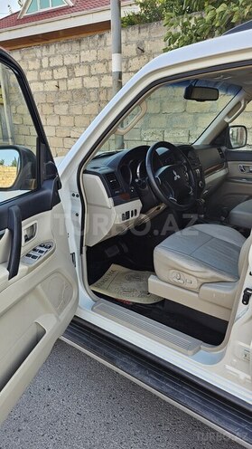 Mitsubishi Pajero-8