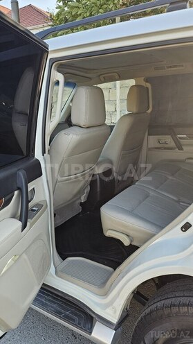 Mitsubishi Pajero-10