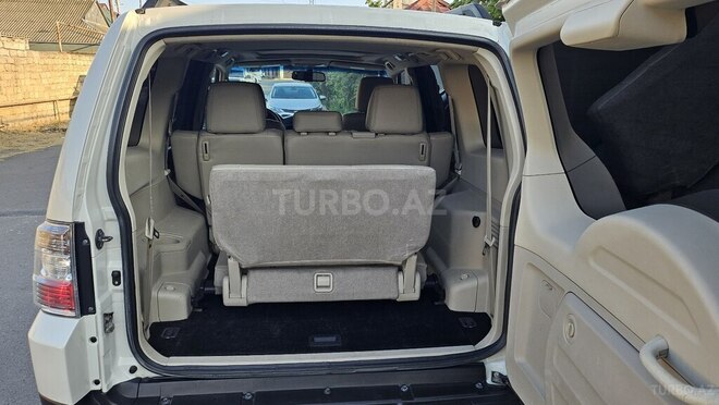 Mitsubishi Pajero-15