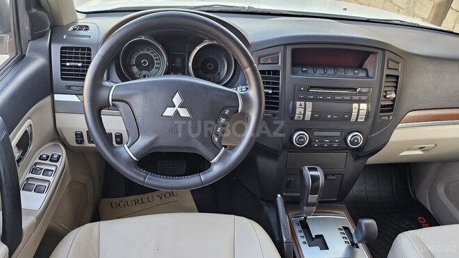 Mitsubishi Pajero-17