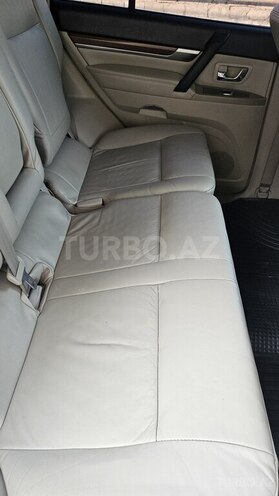 Mitsubishi Pajero-16