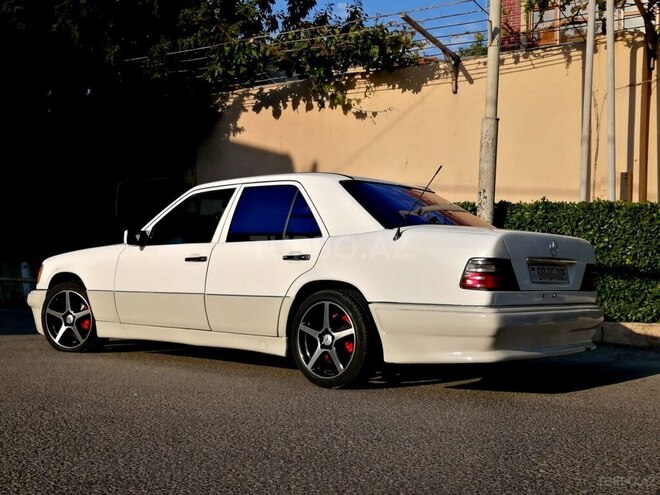 Mercedes E 220 1994, 356,000 km - 2.2 l - Bakı