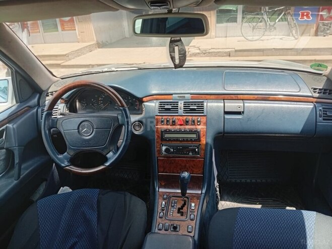 Mercedes E 220 d 1999, 420,000 km - 2.2 l - Masallı