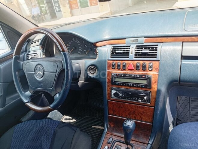 Mercedes E 220 d 1999, 420,000 km - 2.2 l - Masallı