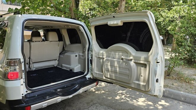 Mitsubishi Pajero 2009, 196,000 km - 3.0 l - Bakı