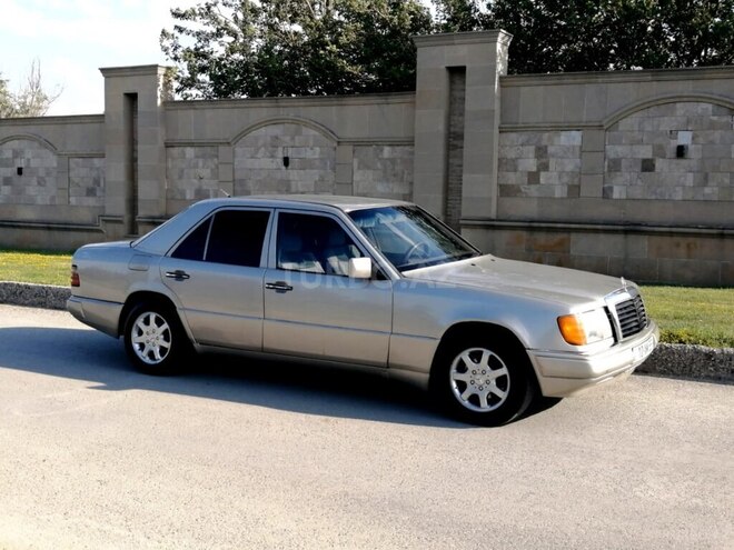 Mercedes E 250 1992, 286,000 km - 2.5 l - Bakı