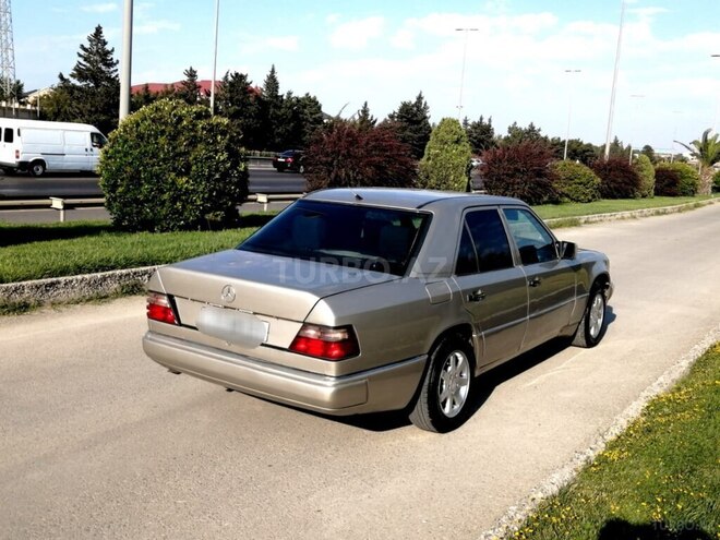 Mercedes E 250 1992, 286,000 km - 2.5 l - Bakı