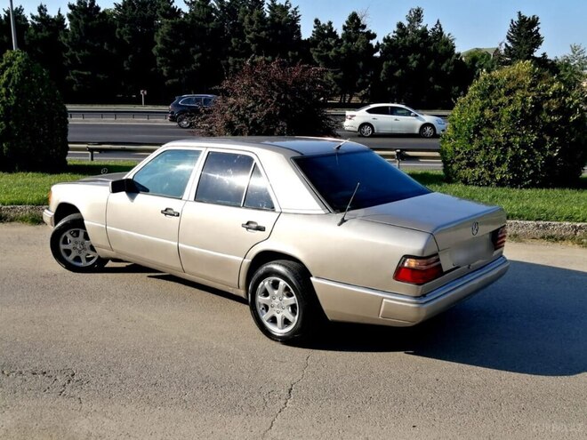 Mercedes E 250 1992, 286,000 km - 2.5 l - Bakı