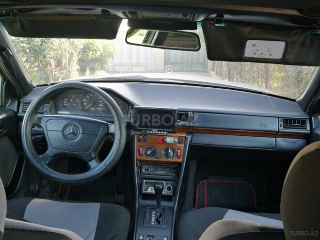 Mercedes E 250 1992, 286,000 km - 2.5 l - Bakı