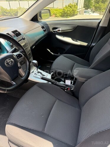 Toyota Corolla 2013, 268,000 km - 1.6 l - Bakı
