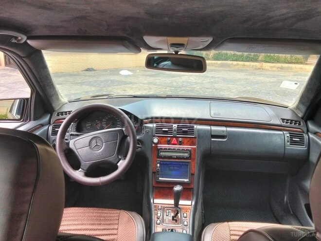 Mercedes E 240 1998, 207,000 km - 2.4 l - Bakı