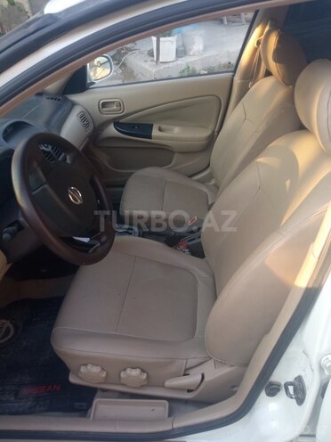 Nissan Sunny 2010, 220,000 km - 1.6 л - Bakı