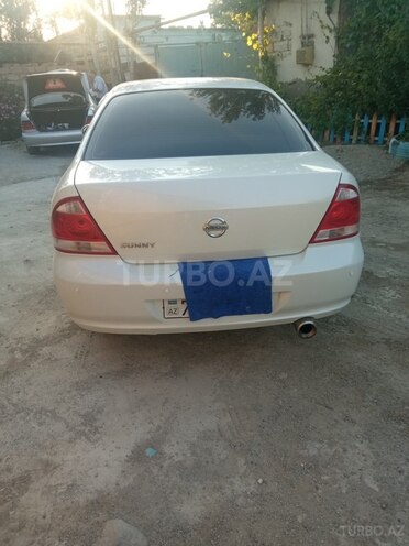 Nissan Sunny 2010, 220,000 km - 1.6 л - Bakı