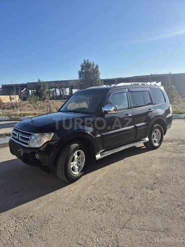 Mitsubishi Pajero-2