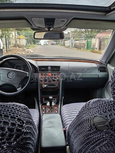 Mercedes C 230 1999, 318,000 km - 2.3 l - Qazax