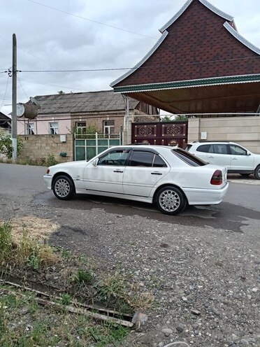 Mercedes C 230 1999, 318,000 km - 2.3 l - Qazax