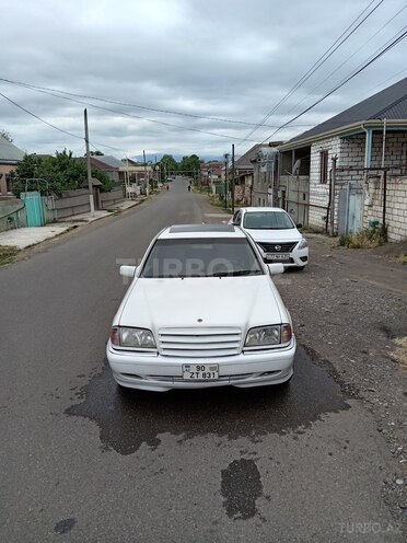 Mercedes C 230 1999, 318,000 km - 2.3 l - Qazax