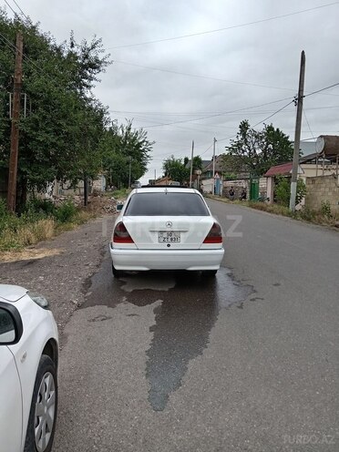 Mercedes C 230 1999, 318,000 km - 2.3 l - Qazax