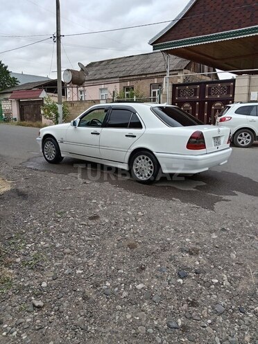 Mercedes C 230 1999, 318,000 km - 2.3 l - Qazax