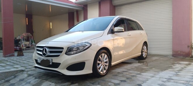Mercedes B 180 2015, 324,000 km - 1.5 l - Bakı