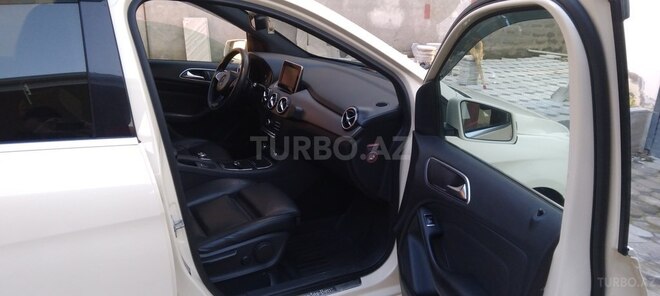 Mercedes B 180 2015, 324,000 km - 1.5 l - Bakı
