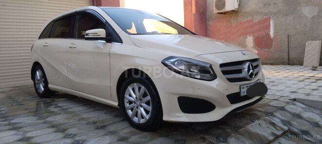 Mercedes B 180 2015, 324,000 km - 1.5 l - Bakı
