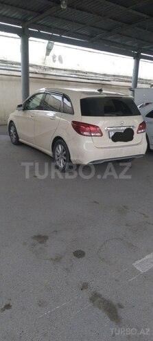 Mercedes B 180 2015, 324,000 km - 1.5 l - Bakı