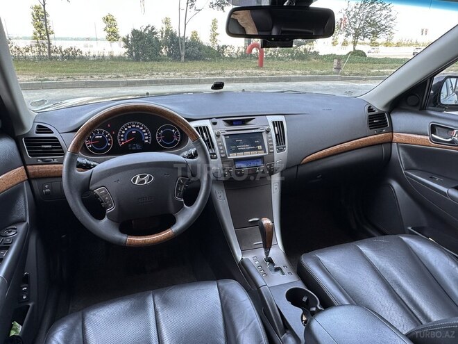 Hyundai Sonata-11