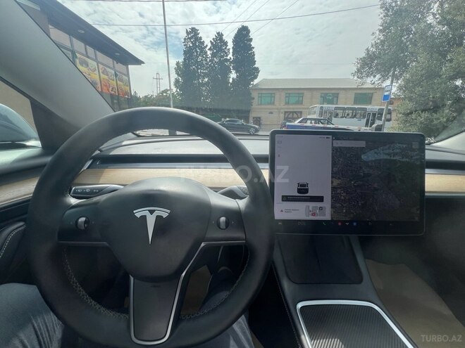Tesla Model 3-4