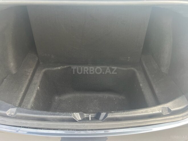 Tesla Model 3-18