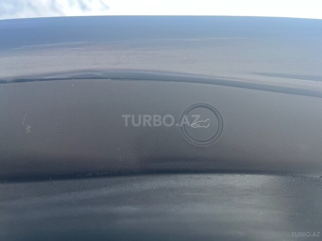 Tesla Model 3-19