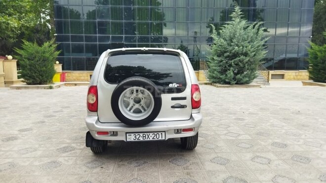 Chevrolet Niva 2005, 147,542 km - 1.7 l - Qazax