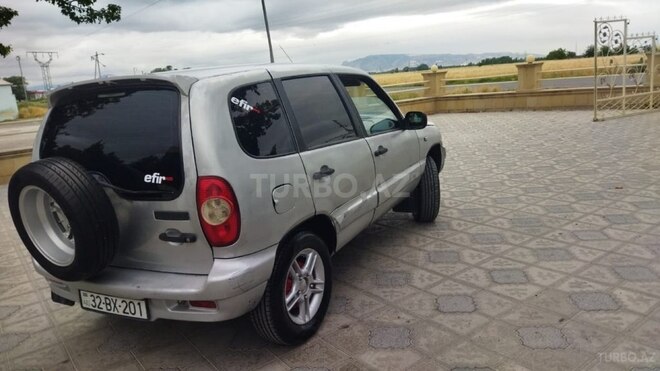 Chevrolet Niva 2005, 147,542 km - 1.7 l - Qazax