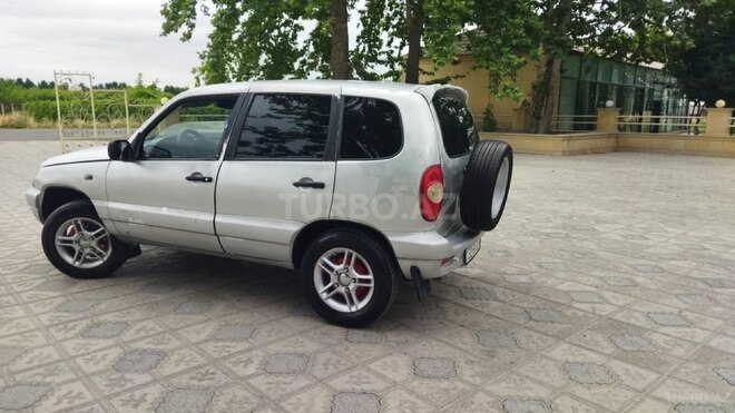 Chevrolet Niva 2005, 147,542 km - 1.7 l - Qazax