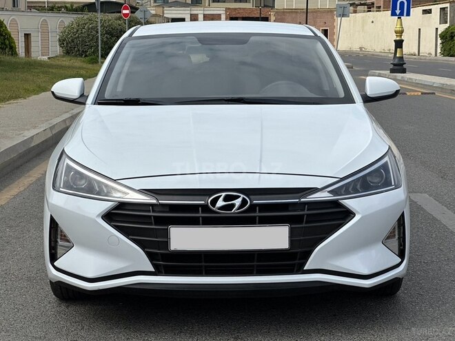 Hyundai Elantra-1