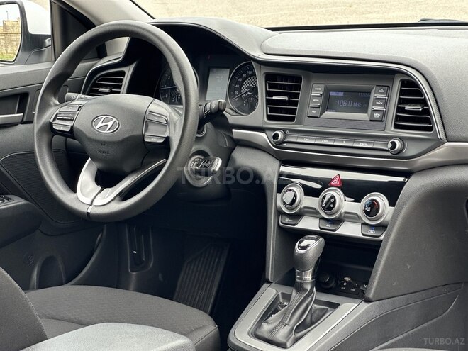 Hyundai Elantra-9