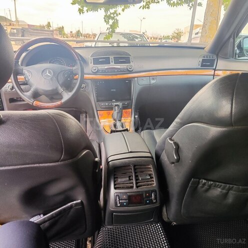 Mercedes E 500 2002, 389,000 km - 5.0 l - Yevlax