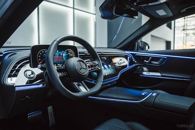 Mercedes E 300 e-7