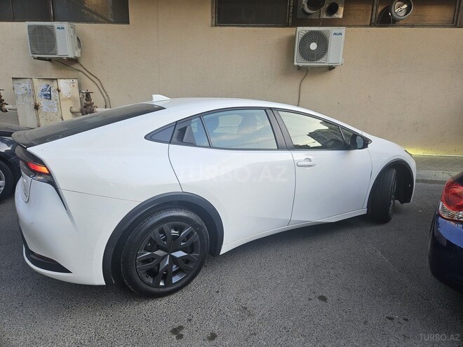 Toyota Prius 2023, 180,000 km - 1.8 л - Bakı