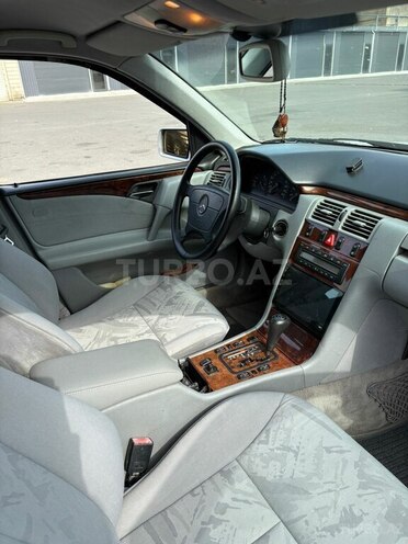 Mercedes E 240 1999, 230,000 km - 2.4 l - Bakı