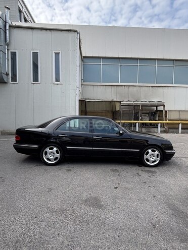 Mercedes E 240 2000, 410,900 km - 2.4 l - Bakı