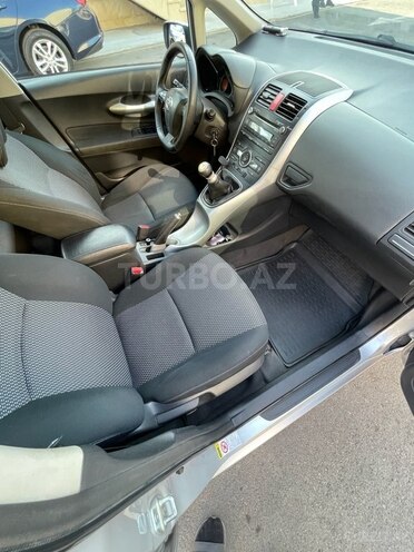 Toyota Auris 2011, 303,000 km - 1.4 l - Bakı