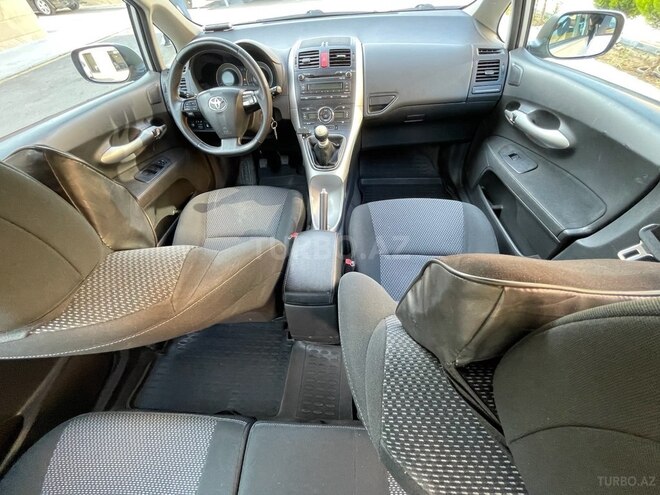 Toyota Auris 2011, 303,000 km - 1.4 l - Bakı