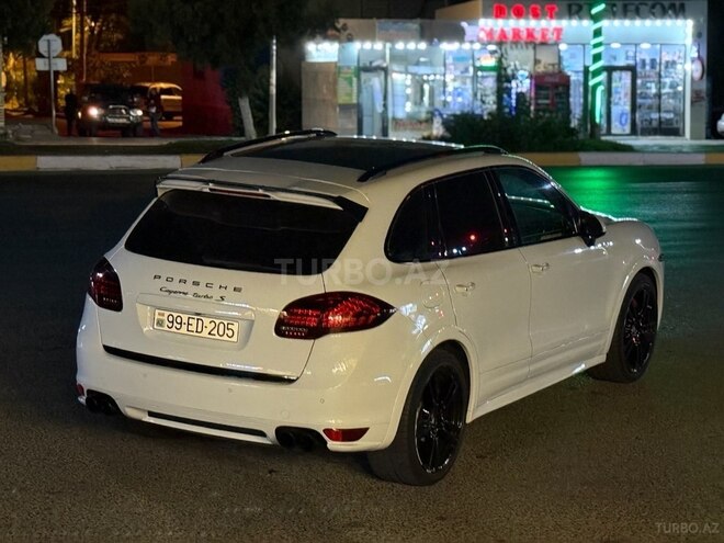 Porsche Cayenne Turbo S-2