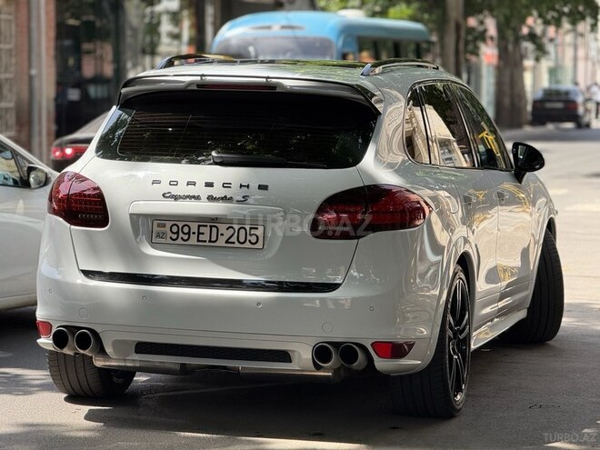 Porsche Cayenne Turbo S-3