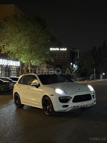 Porsche Cayenne Turbo S-1